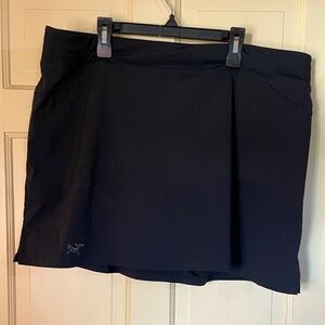 Arcteryx Skirt Womens Size XL Black Lyra Skort Shorts Stretch Athleisure Pocket